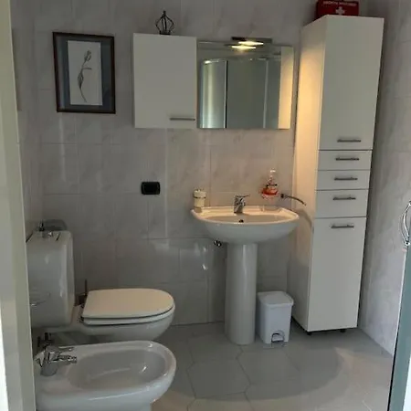Gabbinoholidayhome In Suggestiva Corte 科莫