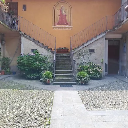 Gabbinoholidayhome In Suggestiva Corte * 科莫